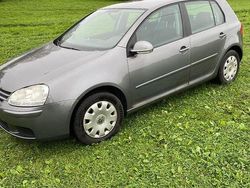 Braun Gebraucht 2005 VW Golf V Limousine | 2.890 € (Etwas zu teuer)
