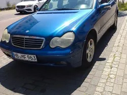 Blau Gebraucht 2003 Mercedes C200 Limousine | 1.500 € (Teuer)