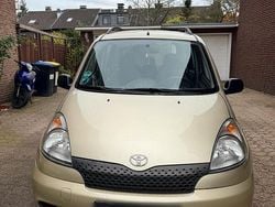 Gold Gebraucht 2001 Toyota Yaris Kombi | 4.200 € (Etwas zu teuer)
