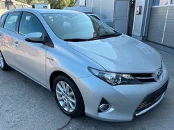 Silber Gebraucht 2014 Toyota Auris Hybrid Executive Kombi | 10.888 € (Fairer Preis)