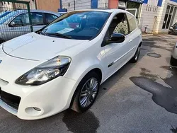 Weiß Gebraucht 2011 Renault Clio III Night&Day Kleinwagen | 3.990 € (Fairer Preis)