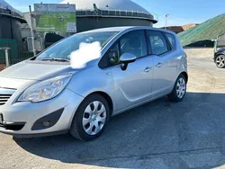 Silber Gebraucht 2012 Opel Meriva Edition Van / Kleinbus | 1.999 €