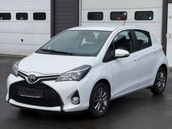 Weiß Gebraucht 2015 Toyota Yaris Comfort Limousine | 6.400 € (Fairer Preis)