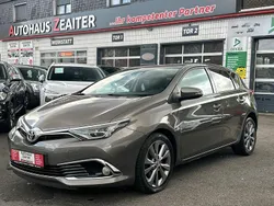 Grau Gebraucht 2017 Toyota Auris Executive Limousine | 9.450 € (Guter Preis)