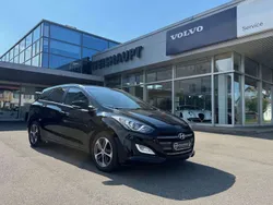 Schwarz Gebraucht 2017 Hyundai i30 Passion Kombi | 12.950 € (Fairer Preis)