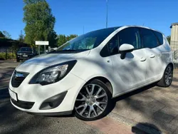Weiß Gebraucht 2012 Opel Meriva Color Edition Van / Kleinbus | 6.990 € (Etwas zu teuer)