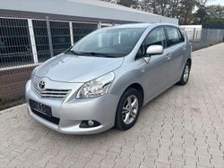 Silber Gebraucht 2009 Toyota Verso Life Van / Kleinbus | 7.990 € (Fairer Preis)