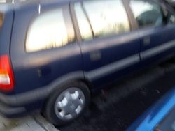 Blau Gebraucht 2001 Opel Zafira Van / Kleinbus | 1.550 € (Fairer Preis)