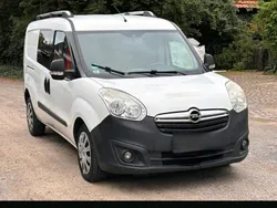 Weiß Gebraucht 2016 Opel Combo Van / Kleinbus | 4.199 € (Fairer Preis)