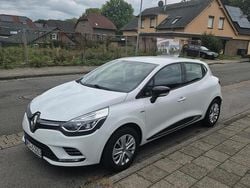 Weiß Gebraucht 2019 Renault Clio IV LIMITED Kleinwagen | 9.200 € (Etwas zu teuer)