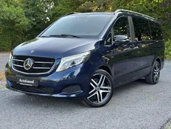 Blau Gebraucht 2019 Mercedes V250 Exclusive Van / Kleinbus | 43.700 €
