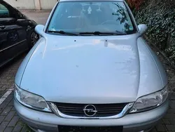 Silber Gebraucht 2002 Opel Vectra Limousine | 1.400 €