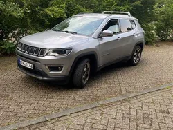 Grau Gebraucht 2017 Jeep Compass Limited SUV | 15.700 € (Fairer Preis)