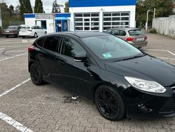 Schwarz Gebraucht 2011 Ford Focus Kleinwagen | 2.999 € (Superpreis)