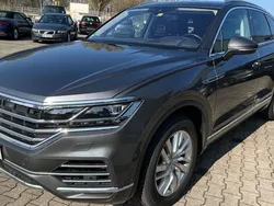Grau Gebraucht 2019 VW Touareg Elegance SUV | 33.800 € (Fairer Preis)