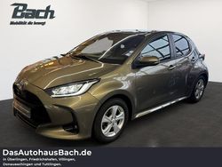 Manganbronze metallic Gebraucht 2022 Toyota Yaris Hybrid Basis Limousine | 18.990 € (Fairer Preis)