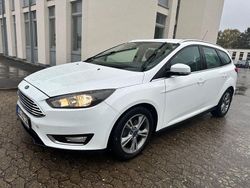 Weiß Gebraucht 2015 Ford Focus Titanium Kombi | 3.300 € (Fairer Preis)