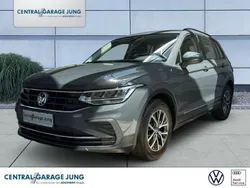 Delfingrau (metallic) Gebraucht 2021 VW Tiguan Life SUV | 23.475 € (Fairer Preis)