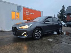 Grau Gebraucht 2018 Hyundai i30 Passion Limousine | 11.450 € (Fairer Preis)