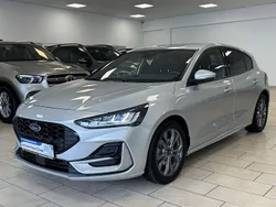 Silber Gebraucht 2023 Ford Focus ST-Line X Limousine | 22.500 € (Guter Preis)