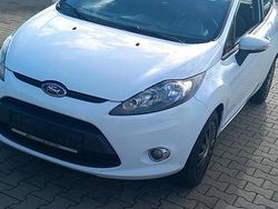 Weiß Gebraucht 2012 Ford Fiesta Kleinwagen | 2.450 € (Guter Preis)
