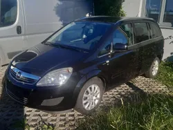 Saphirschwarz mineraleffekt Gebraucht 2010 Opel Zafira Edition Van / Kleinbus | 3.850 € (Fairer Preis)