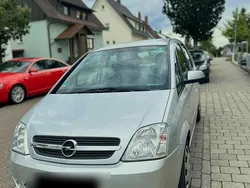 Grau Gebraucht 2003 Opel Meriva Van / Kleinbus | 2.600 € (Teuer)