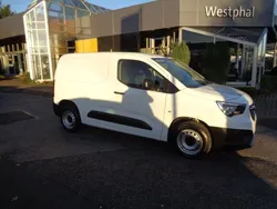 Jade weiß Gebraucht 2021 Opel Combo Selection Van / Kleinbus | 16.990 € (Fairer Preis)