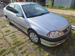 Silber Gebraucht 2002 Toyota Avensis Limousine | 2.500 € (Fairer Preis)