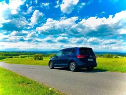 Blau Gebraucht 2017 VW Touran Sound Van / Kleinbus | 13.500 € (Fairer Preis)