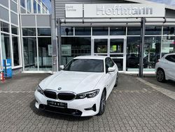 Weiß Gebraucht 2022 BMW 320e Sport Line Limousine | 29.999 € (Fairer Preis)