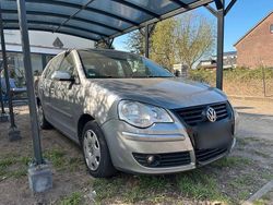 Grau Gebraucht 2006 VW Polo Kleinwagen | 1.950 € (Etwas zu teuer)