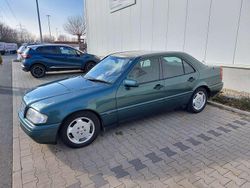Grün Gebraucht 1994 Mercedes C220 Limousine | 4.495 €