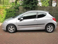 Silber metallic Gebraucht 2009 Peugeot 207 Urban Move Kleinwagen | 6.300 €
