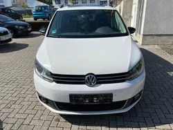 Weiß Gebraucht 2013 VW Touran Match Van / Kleinbus | 5.999 € (Fairer Preis)