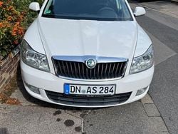 Weiß Gebraucht 2011 Skoda Octavia Ambiente Kombi | 4.000 € (Fairer Preis)