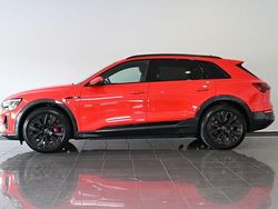 Rot Gebraucht 2023 Audi Q8 e-tron Advanced SUV | 47.750 € (Guter Preis)