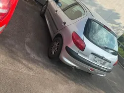 Grau Gebraucht 1999 Peugeot 206 Kleinwagen | 800 €
