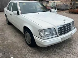 Weiß Gebraucht 1994 Mercedes E220 Limousine | 4.000 €