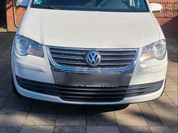 Weiß Gebraucht 2008 VW Touran Van / Kleinbus | 2.950 € (Fairer Preis)