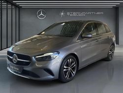 Grau Gebraucht 2024 Mercedes B200 Progressive Van / Kleinbus | 31.421 € (Superpreis)