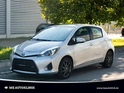 Silber Gebraucht 2013 Toyota Yaris Hybrid Life Limousine | 9.999 € (Etwas zu teuer)