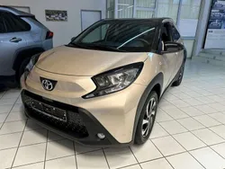 Ginger beige metallic/dach mys Neu 2024 Toyota Aygo Team Kleinwagen | 17.450 €