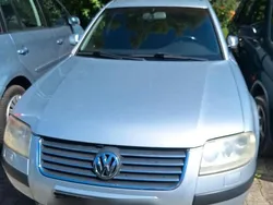 Silber Gebraucht 2001 VW Passat Kombi | 900 € (Superpreis)