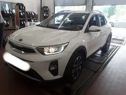 Schneeweiss Gebraucht 2019 Kia Stonic Vision SUV | 14.840 € (Fairer Preis)