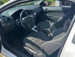 Weiß Gebraucht 2009 Opel Astra GTC Innovation Limousine | 1.300 € (Guter Preis)