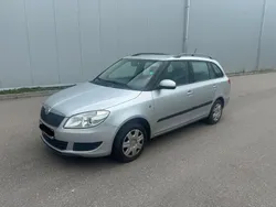 Silber Gebraucht 2012 Skoda Fabia Ambition Kombi | 2.950 € (Guter Preis)