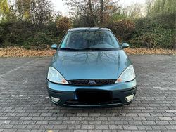 Grün Gebraucht 2002 Ford Focus Limousine | 450 € (Guter Preis)