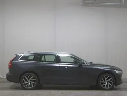 Grau Gebraucht 2020 Volvo V60 Momentum Kombi | 20.880 € (Superpreis)