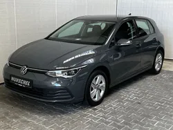 Grau Gebraucht 2020 VW Golf VIII Life Limousine | 20.894 € (Fairer Preis)